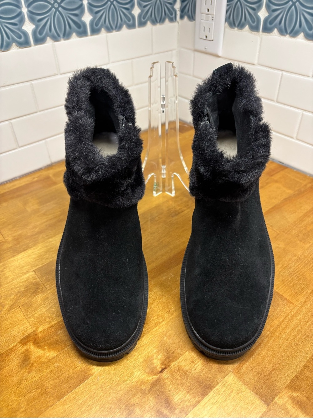 Koolaburra by UGG Black Suede Faux Fur Lug Ankle Boots Size 7 NWOT